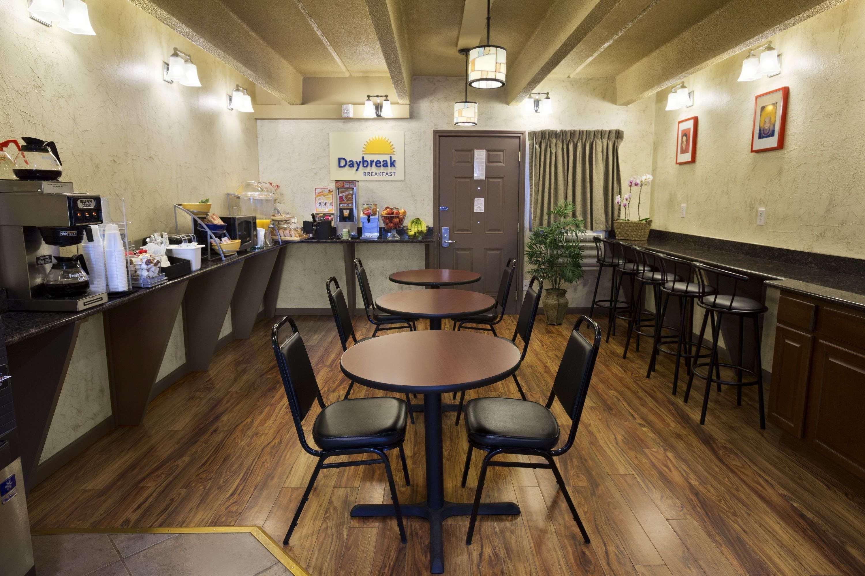 Days Inn By Wyndham Denver Downtown Екстер'єр фото